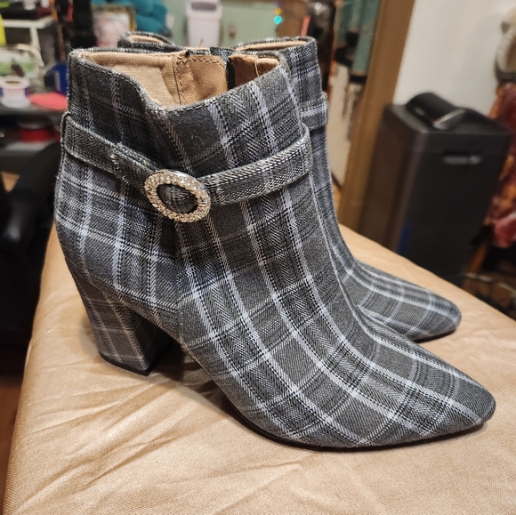 Life Stride Women's Sparkle Plaid Bootie - Picture 8 of 8